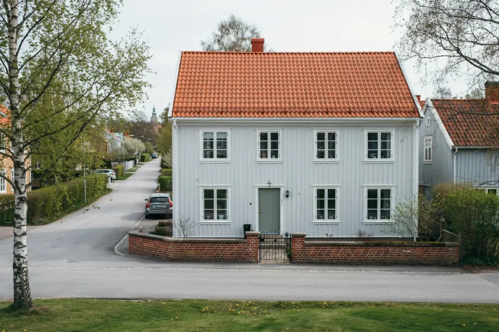 oml ggning av tegeltak p enfamiljshus i bara